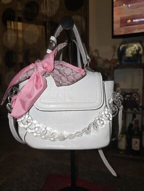 🤍 White Croc-Embossed Top Handle Bag - Carlos By Carlos Santana PLC